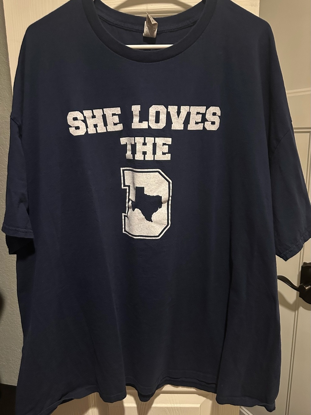 '"She loves the D" Men's Tshirt with White Graphic